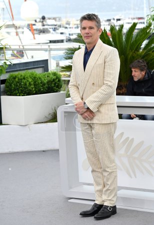 Téléchargez les photos : CANNES, FRANCE. 17 mai 2023 : Ethan Hawke au photocall pour Strange Way of Life au 76e Festival de Cannes - en image libre de droit