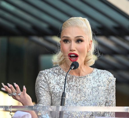 Téléchargez les photos : LOS ANGELES, CA. 19 octobre 2023 : Gwen Stefani sur Hollywood Boulevard où Gwen Stefani a été honoré avec une étoile sur le Hollywood Walk of Fame. - en image libre de droit