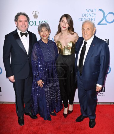 Photo for LOS ANGELES, CA. October 05, 2023:  Gustavo Dudamel, Berta Isabel Aguilera, Maria Valverde and Frank Gehry at the Los Angeles Philhamonic Gala marking the 20th anniversary of the Walt Disney Concert Hall - Royalty Free Image