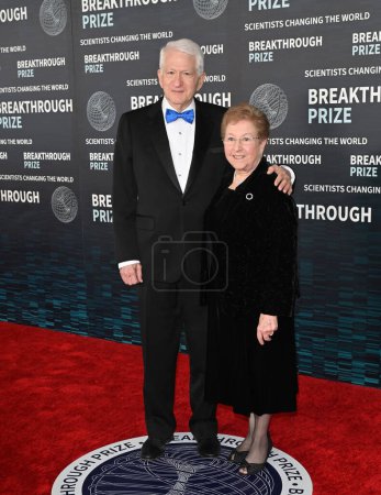 Photo for LOS ANGELES, CA. April 15, 2023:  Gene Block and Carol Kullback Block at the 2023 Breakthrough Prize Ceremony for Science and Mathematics at the Academy Museum - Royalty Free Image