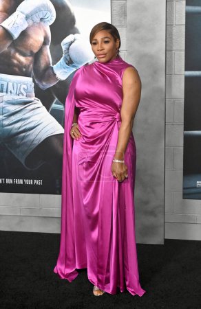 Foto de LOS ÁNGELES, CA. 27 de febrero de 2023: Serena Williams en el estreno de Creed III en el TCL Chinese Theatre, Hollywood - Imagen libre de derechos