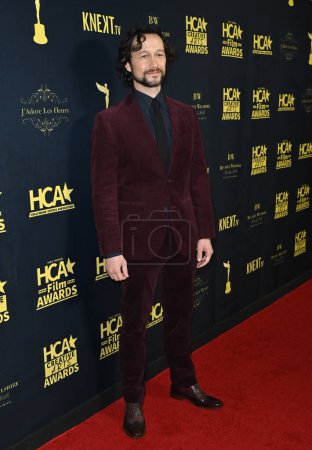 Foto de LOS ÁNGELES, CA. 24 de febrero de 2023: Joseph Gordon-Levitt en los HCA Film Awards 2023 en el Beverly Wilshire Hotel - Imagen libre de derechos