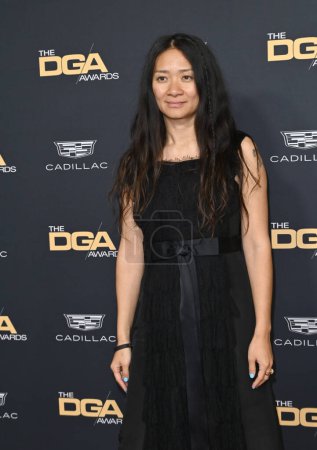 Foto de LOS ÁNGELES, CA. 18 de febrero de 2023: Chloe Zhao en los 75º Premios del Gremio de Directores Anuales en el Beverly Hilton Hotel - Imagen libre de derechos