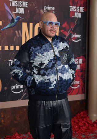 Foto de LOS ÁNGELES, EE.UU. Febrero 13, 2024: Fat Joe en el estreno de This Is Me... Now: A Love Story Premiere en el Dolby Theatre - Imagen libre de derechos