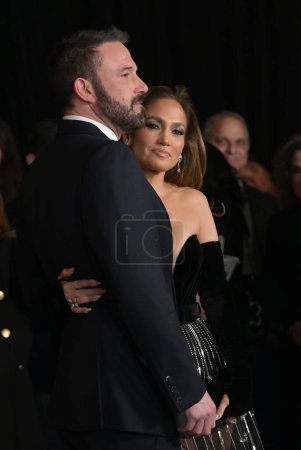 Foto de LOS ÁNGELES, EE.UU. Febrero 13, 2024: Ben Affleck & Jennifer Lopez en el estreno de This Is Me... Now: A Love Story Premiere en el Dolby Theatre - Imagen libre de derechos