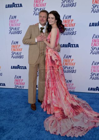 Téléchargez les photos : SANTA MONICA, États-Unis. 25 février 2024 : Chris Hardwick & Lydia Hearst aux 2024 Film Independent Spirit Awards à Santa Monica - en image libre de droit