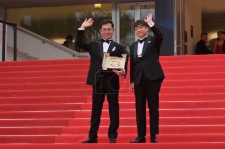 Téléchargez les photos : CANNES, FRANCE. 20 mai 2024 : Goro Miyazaki & Kenichi Yoda au Palais d'Or Honoraire Au Studio Cérémonie Ghibli au 77ème Festival de Cannes - en image libre de droit