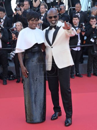 Foto de CANNES, FRANCIA 25 de mayo de 2024: Viola Davis & Julius Tennon en la ceremonia de clausura del 77º Festival de Cannes - Imagen libre de derechos