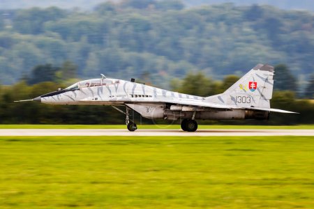 Téléchargez les photos : Sliac, Slovakia - September 2, 2018: Military fighter jet plane at air base. Air force flight operation. Aviation and aircraft. Air defense. Military industry. Fly and flying. - en image libre de droit