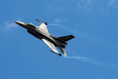 Téléchargez les photos : Radom, Pologne - 26 août 2023 : Avion de chasse F-16 Fighting Falcon de la Hellenic Air Force Lockheed. Aviation et avions militaires. - en image libre de droit