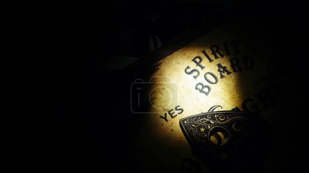 Téléchargez les photos : Le Mystique Spirituel Ouija Sorcellerie Jeu de société Photo - en image libre de droit