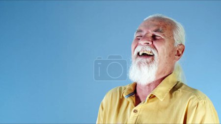 Foto de El viejo se ríe tan felizmente Foto - Imagen libre de derechos