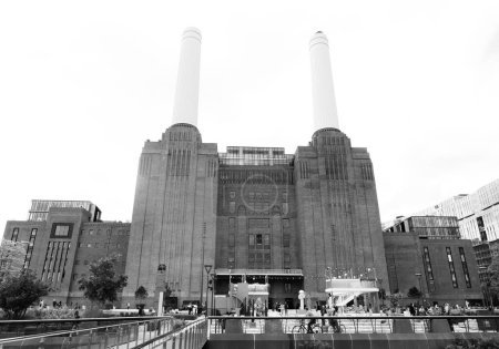 Foto de 3 junio 2023 - Battersea, Londres, Reino Unido: Battersea Power Station en monocromo. Foto de alta calidad - Imagen libre de derechos