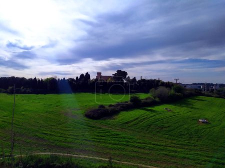 Foto de Castle of Sant Maral de Cerdanyola del Valles, province of Barcelona, Catalonia, Spain with a wheat field landscape - Imagen libre de derechos