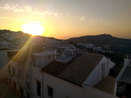 Foto de Sunset in a white village in the province of Cadiz Andalusia. - Imagen libre de derechos