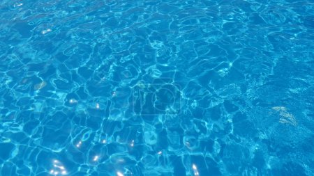 Foto de Background, Textur, Blue clear water in summer pool - Imagen libre de derechos