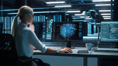 Téléchargez les photos : Femme blonde travaillant sur son ordinateur avec affichage montre réseau neuronal, simulation d'intelligence artificielle, langage de programmation de codage. Technologies futures - en image libre de droit
