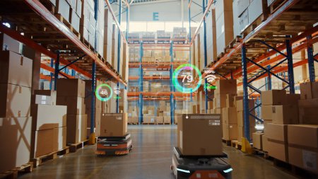 Téléchargez les photos : Future Technology 3D Concept : Automated Retail Warehouse AGV Robots with Infographics Delivering Cardboard Boxes in Distribution Logistics Center. Véhicules guidés automatisés Marchandises, produits, colis - en image libre de droit