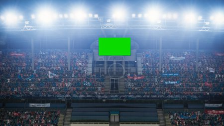 Match de championnat de stade : Tableau de bord Green Chroma Key Screen. Foule de fans applaudissant, s'amusant. Modèle de publicité télévisée sur les chaînes sportives