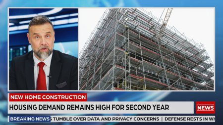 Split Screen TV News Live Report: Anchor Talks (en inglés). Montaje de reportajes: Desarrollo inmobiliario, Construcción de edificios nuevos, Proyecto de propiedad comercial