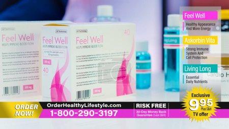 TV-Show-Produkt Infomercial: Profis präsentieren Verpackungsboxen mit medizinischen Nahrungsergänzungsmitteln für das Gesundheitswesen. Vitaminprodukte für die Schönheit