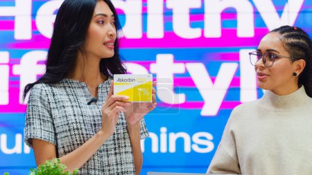 TV-Show Produkt Infomercial: Asian Professional Pickups Geschenke Paket mit Health Care Medical Vitamin Supplements Schönheitspflege