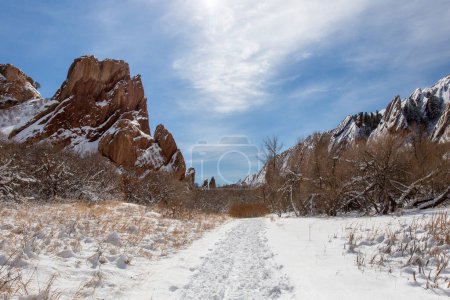 Téléchargez les photos : Roxborough State Park dans le Colorado recouvert de neige en hiver - en image libre de droit