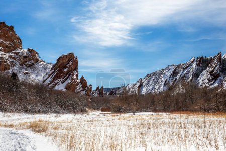 Téléchargez les photos : Roxborough State Park dans le Colorado recouvert de neige en hiver - en image libre de droit