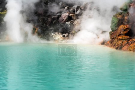 Foto de Umijigoku, one of the eight hells (Jigoku), multi-colored volcanic pool of boiling water in Kannawa district in Beppu, Japan. - Imagen libre de derechos
