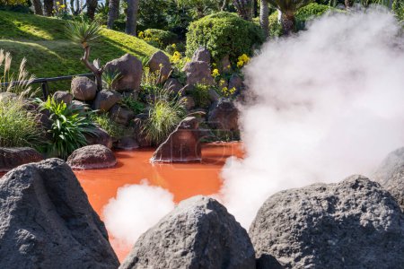 Foto de Red thermal pool Jigoku at Umijigoku in Beppu, Japan - Imagen libre de derechos