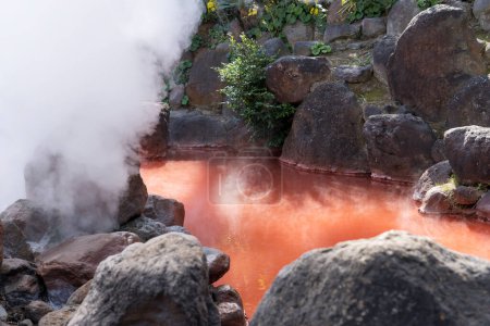 Foto de Red thermal pool Jigoku at Umijigoku in Beppu, Japan - Imagen libre de derechos