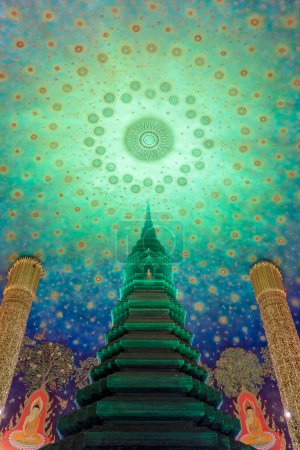 Téléchargez les photos : Emerald glass pagoda at Wat Paknam in Bangkok, Thailand - en image libre de droit