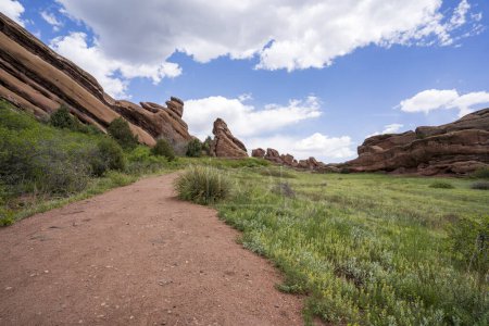 Sentier de randonnée au parc Red Rocks à Denver, Colorado
