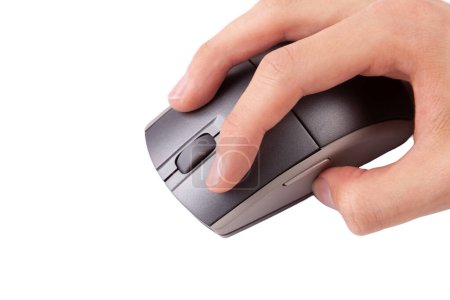 Man klickt mit der linken Maustaste auf eine generische moderne drahtlose PC-Maus, Objekt Nahaufnahme, isoliert auf weißem Hintergrund, ausgeschnitten, Detail. Linksklick-Konzept, Hand haltende Mausgeste, eine Person
