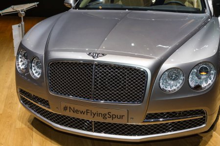 Téléchargez les photos : Bentley Flying Spur au Salon de Genève 2013. - en image libre de droit