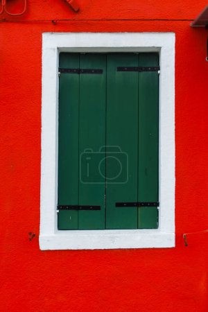 Téléchargez les photos : Burano est une petite ville près de Venise - en image libre de droit