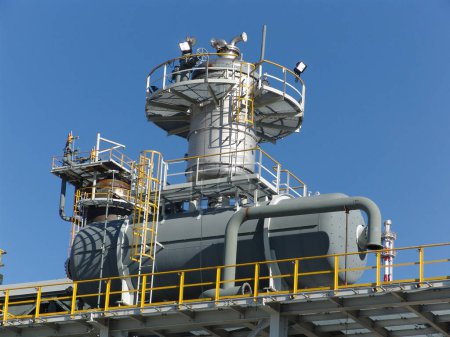 Téléchargez les photos : Une raffinerie d'hydrogène en construction - en image libre de droit