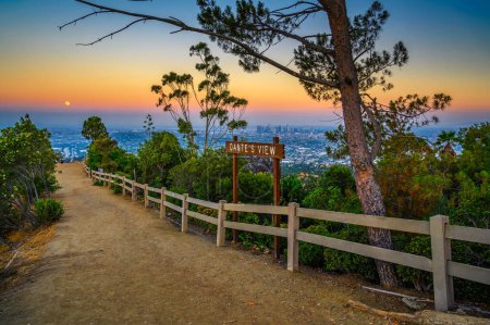 Téléchargez les photos : Los Angeles centre-ville de Dantes View viewpoint in Griffith Park, Californie, photographié au coucher du soleil. - en image libre de droit