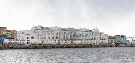 Téléchargez les photos : Gothenburg, Suède - 13 avril 2020 : Amerikaskjulet, construit en 1912 comme terminal pour les paquebots à destination de l'Amérique. - en image libre de droit