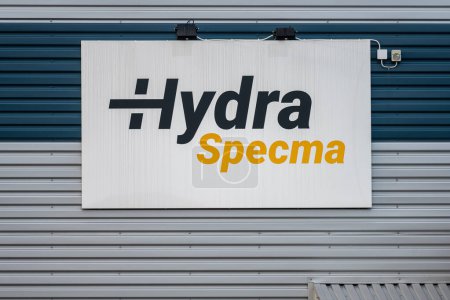 Foto de Gothenburg, Sweden - October 12 2022: Hydra Specma sign on the wall of a warehouse. - Imagen libre de derechos