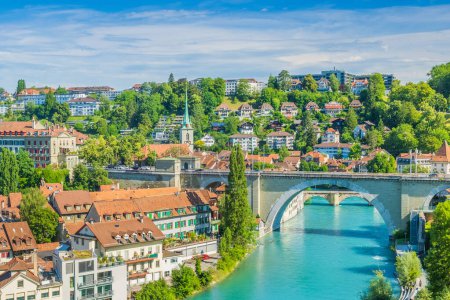 Río Aare, puente Nydeggbrucke, paisaje urbano de Berna, Suiza 