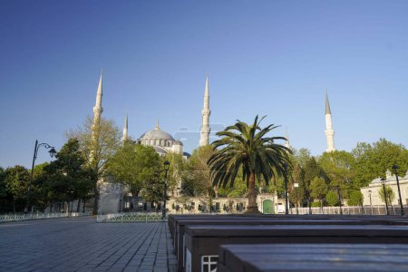 Téléchargez les photos : Istanbul, Turquie, Belle vue et rue propre dans la cour avant de la mosquée Hagia Sophia et Sultan Ahmet Istanbul Turquie - en image libre de droit