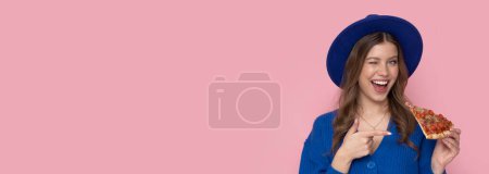 Téléchargez les photos : Happy woman eat slice of pizza on pastel pink background with free space for text. - en image libre de droit