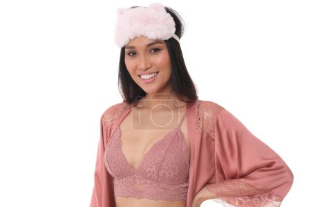 Foto de Bien descansado modelo asiático en pijama sexy. - Imagen libre de derechos