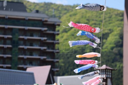 Foto de Koinobori voló en el cielo durante el día de los niños en Japón - Imagen libre de derechos