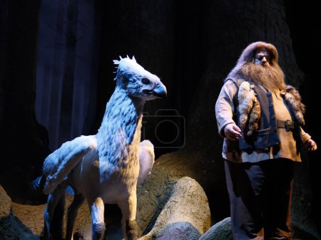 Foto de Tokio - 15 de mayo de 2024: Rubeus Hagrid y el modelo de grifo en Warner Bros. Estudio. hace una nueva gira sobre la película de Harry Potter "The Making of Harry Potter" es una exposición para esta película. - Imagen libre de derechos