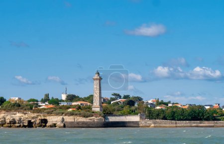 Téléchargez les photos : Saint-Georges de didonne, vue sur le phare de Vallieres, France - en image libre de droit