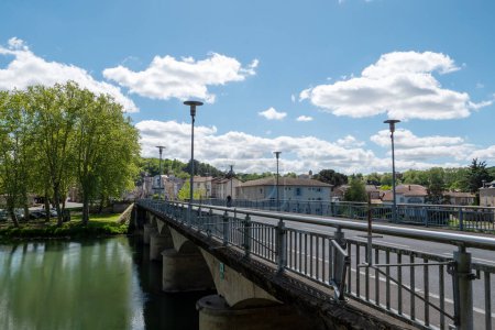 Foto de Puente Aire sur l 'Adour. Nueva Aquitania. Les Landes, Francia - Imagen libre de derechos