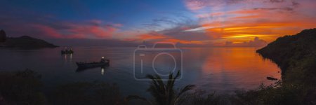 Téléchargez les photos : Coucher de soleil sur l'île de Santa Catalina et Providencia, Colombie - en image libre de droit