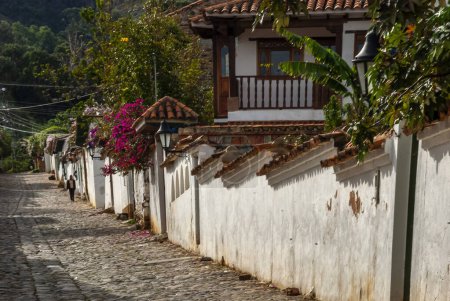 Die aus dem 16. Jahrhundert stammende Kolonialarchitektur der Villa de Leyva ist ein Schatz, der uns mit Kolumbiens kolonialer Vergangenheit verbindet. Seine Charakteristika liegen in seiner Nüchternheit und Funktionalität sowie den dicken Lehmwänden, die auf Mais gebaut wurden.